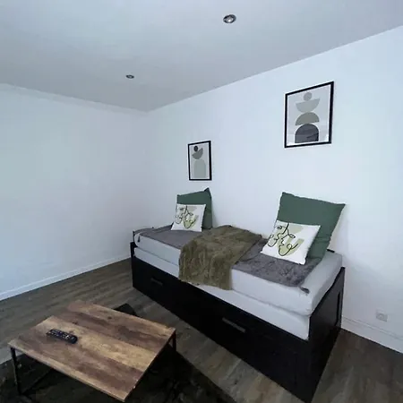 Au Bord Du D'elancourt Village Apartment Elancourt