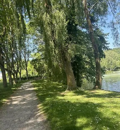 Apartament Au Bord Du D'elancourt Village